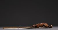 Jules MOIGNIEZ (1835-1894) Ouvre lettres en bronze à décor de chien sur un collier, signé.