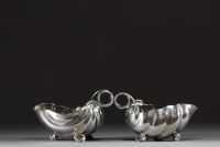 Paire de saucières en argent massif en forme de coquillage surmonté d'un serpent formant la anse, poinçons Prince évêque, Liège, 1744.