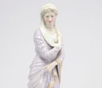 Young woman made in porcelain probably from the 18th century