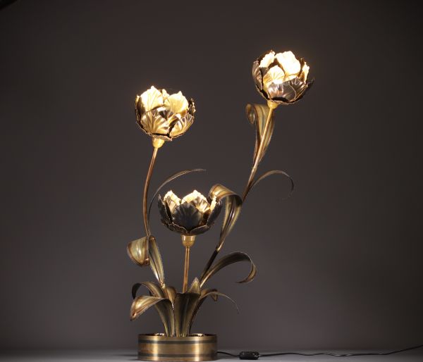 Maison Jansen - Imposant lampadaire floral en laiton patiné, vers 1970.