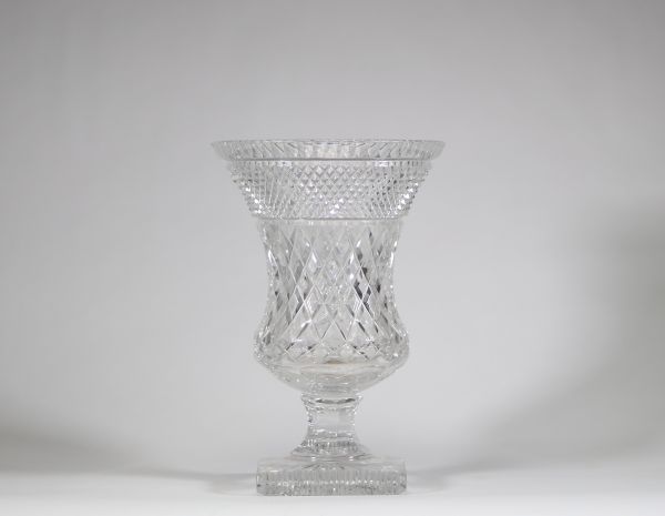 Baccarat - Vase Médicis en cristal taillé de style Empire, XIXème.