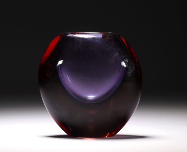Flavio POLI (1900-1984) Vase en verre nuancé violet rouge et brun, travail italien exécuté par Seguso Vetri à Murano vers 1955/60.