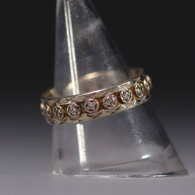 American wedding ring in 18k white gold with 17 diamonds weighing 4.8gr.
