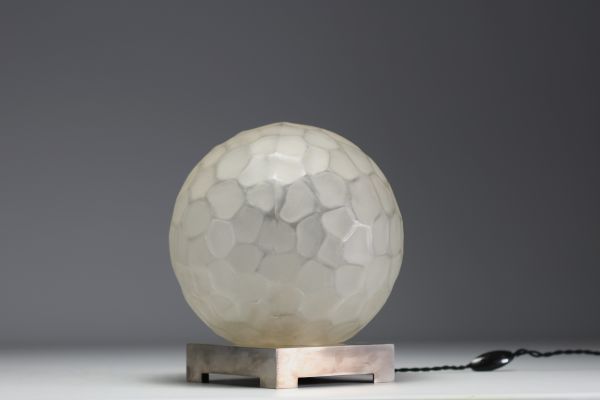 GENET & MICHON France - Imposing Art Deco hammered glass nightlight, nickel-plated metal base, unsigned.