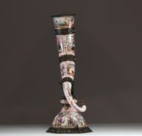 Hermann BÖHM (1850-1922) Rare and important enamel and silver horn decorated with antique scenes overhanging a Protome, Vienna, 19th century.