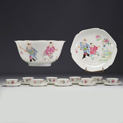 China - Rare and remarkable set of nine polychrome porcelain bowls and saucers decorated with children, Yongzheng, 18th century.