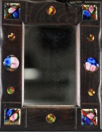 Miroir en bois et cabochons en émail sur cuivre.