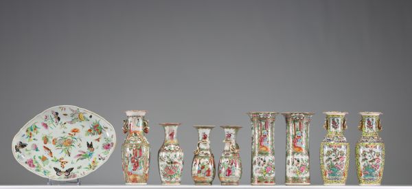 Chine - Ensemble de huit vase et un plat en porcelaine de Canton, époque XIXème.