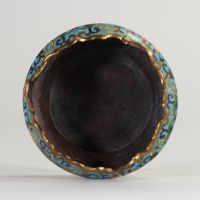 Brûle-parfum en bronze cloisonné à décor polychrome de rinceaux fleuris sur fond turquoise, Chine, dynastie Qing, XVIIIe siècle