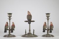 École de Vienne, vers 1900 Ensemble de bureau en bronze patiné et peint représentant des perroquets