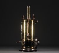 Machine à vapeur verticale à sifflet, vers 1900-1920.