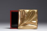 Monique GERBER (XX-XXI) Boite en bois laqué, couvercle en bronze, vers 1960-70