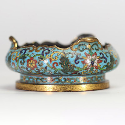 Brûle-parfum en bronze cloisonné à décor polychrome de rinceaux fleuris sur fond turquoise, Chine, dynastie Qing, XVIIIe siècle