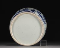 China - Perfume burner in blue porcelain with figures, 18th century.