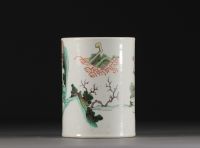 Chine - Pot à pinceaux en porcelaine famille verte à décor de personnages et paysages, Kangxi.