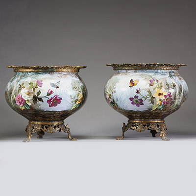 Creil et Montereau - Paire de jardinières en faïence fine à décor floral peint montées sur bronze, signée Lemonnier, fin XIXème.