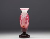 CHARDER, Charles SCHNEIDER (1881-1953) - Le Verre français - Vase à décor floral.