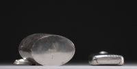 Ensemble composé d'une flasque et d'une boite à thé en argent, poinçon divers.