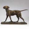 Pierre-Jules Mène (1810–1879). Épreuve en bronze à patine brune figurant un épagneul. Signée sur la terrasse. Travail français du XIXᵉ siècle.