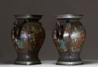 Japan - Pair of patinated bronze and cloisonné enamel baluster vases decorated with figures, Meiji period, debossed mark under the pieces.
