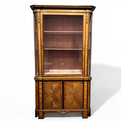 Meuble deux corps vitrine Louis XVI en marqueterie de palissandre et bois de rose.