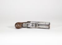  Pistolet double à percussion, canon octogonal, platines ciselées, XIXème.