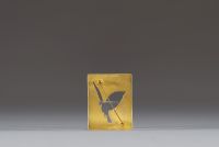 René MAGRITTE (1898-1967) D'après - Broche en métal doré ajouré représentant la Colombe de la Paix, édition ADAGP, 1997, signée.