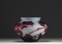 Paul NICOLAS (1875-1952) d'Argental - Multilayer acid-etched glass vase decorated with rose bushes, signed.