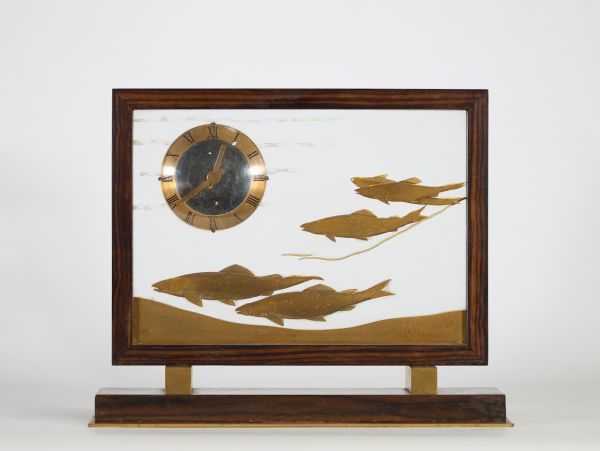Pendulette Hermès Paris, attribuée à Jean Pascaud, vers 1940 Bois de palissandre, laiton doré, verre gravé