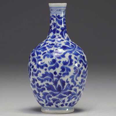 China - Blue-white porcelain vase with floral decoration, mark under the piece.