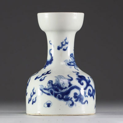 China - A blue-white porcelain vase decorated with dragons, Qing mark under the piece, 19th century.