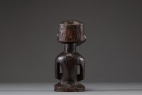 Afrique RDC - Statue figurative fétiche Luba Hemba en bois sculpté, début XXème.