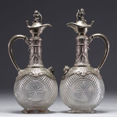 Paire de carafes à vin en cristal de Baccarat et argent massif.