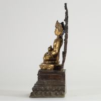 CHINE, FIN XIXe – DÉBUT XXe SIÈCLE Figure d’Amitāyus Bronze doré, fond de trône en bronze patiné.
