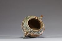 Chine - Brûle parfum couvert en jade vert brun patiné, anses en forme de Dragons ou de Chimères, époque Ming ou antérieure.