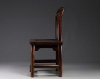 Chine - Petite chaise en bois dur, XVII/XVIIIe siècle.