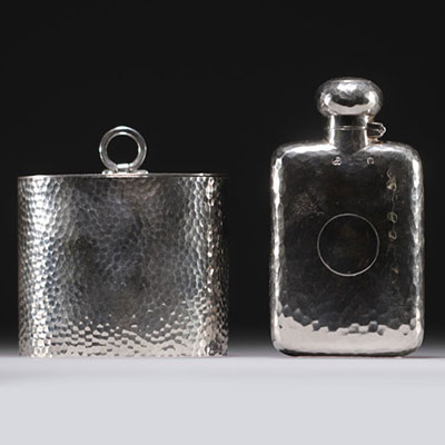 Set consisting of a silver tea flask and box, various hallmarks.