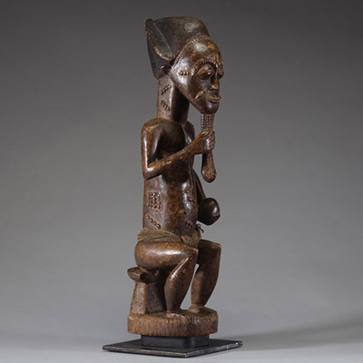 Afrique - Statue d’ancêtre Baoulé en bois sculpté, Côte d’Ivoire.