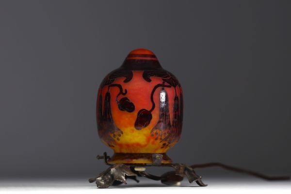 Charles SCHNEIDER (1881-1953) Le Verre Français Nightlight - Acid-etched multi-layered glass nightlight with bell decoration, signed.