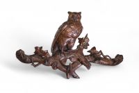 Forêt Noire – Hibou en bois sculpté formant porte-chapeaux, travail suisse, fin XIXe siècle