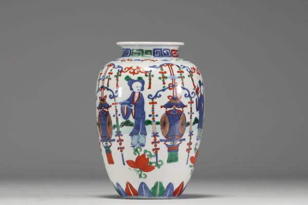 China - Polychrome porcelain vase decorated with figures, Wanli mark under the piece.