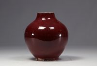 Chine - Vase en porcelaine sang de bœuf, dynastie Qing.