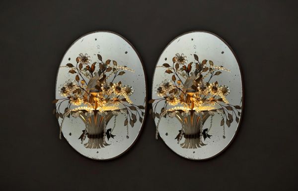 Maison Bagues - Rare pair of large sconces forming baskets of flowers in metal and glass topped with moulded glass parrots.