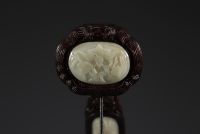 Chine - Grand sceptre Ruyi en bois de Zitan sculpté et Jade céladon à décor de chauve souris et de pêches.