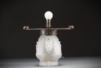 MULLER Frères Lunéville - Lampe de table Art Déco, pied et coupole en verre moulé pressé stylisé, double éclairage, signée Muller Frères Lunéville.