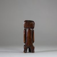 Figure du « Bwami » Lega, RD Congo, Os. Collecté sur site par A.S., St Idesbald, début des années 1950 . H : 18,5 cm