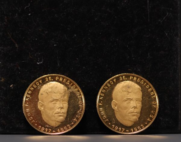 Set of two gold coins commemorating John F. Kennedy (1917-1963).