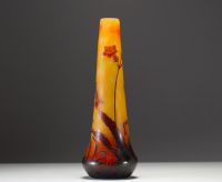 DAUM Nancy - Vase in acid-etched multi-layered glass decorated with flowers and tobacco leaves, signed in the decoration.