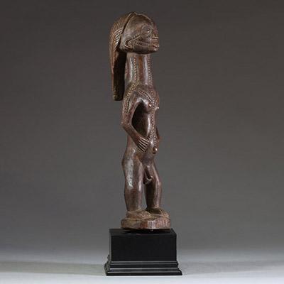 Afrique RDC - Statuette Tabwa en bois finement sculpté, Congo RDC, sur socle.