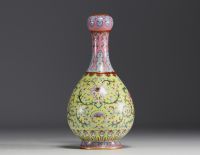 China - Famille rose porcelain vase, mark under the piece, 19th century